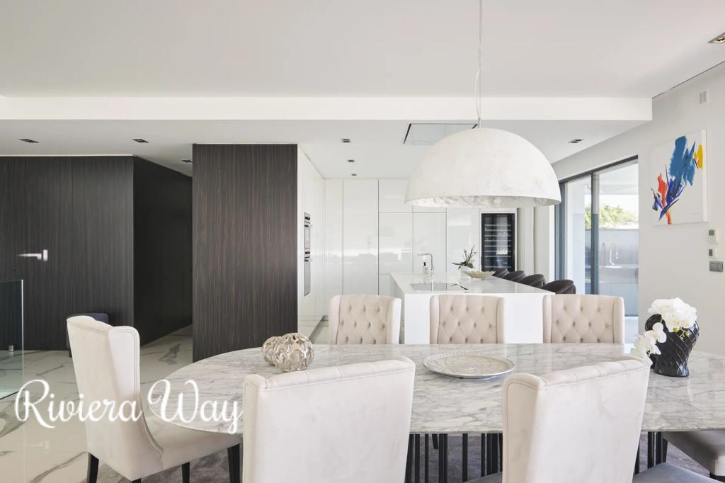 6 room villa in Cannes, photo #7, listing #107112600