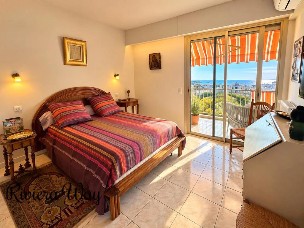 4 room apartment in Antibes, photo #6, listing #107069550