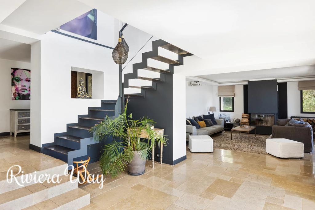 9 room villa in Le Tignet, photo #7, listing #99688428