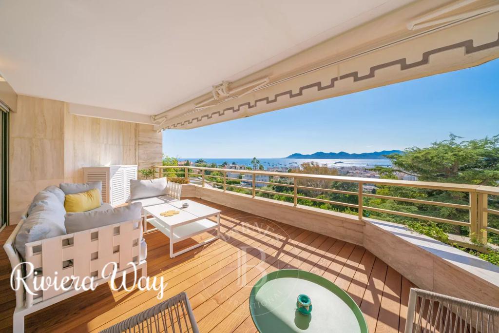 4 room apartment in Cannes, photo #8, listing #100460220