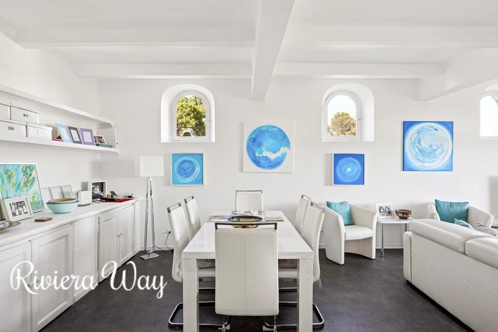 4 room apartment in Saint-Paul-de-Vence, photo #10, listing #104531280