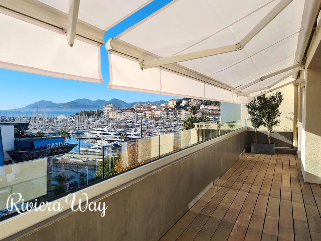 4 room penthouse in Cannes, photo #9, listing #86085132