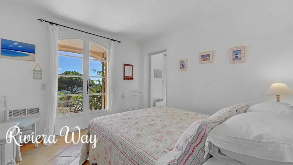 8 room villa in La Croix-Valmer, photo #7, listing #104300112