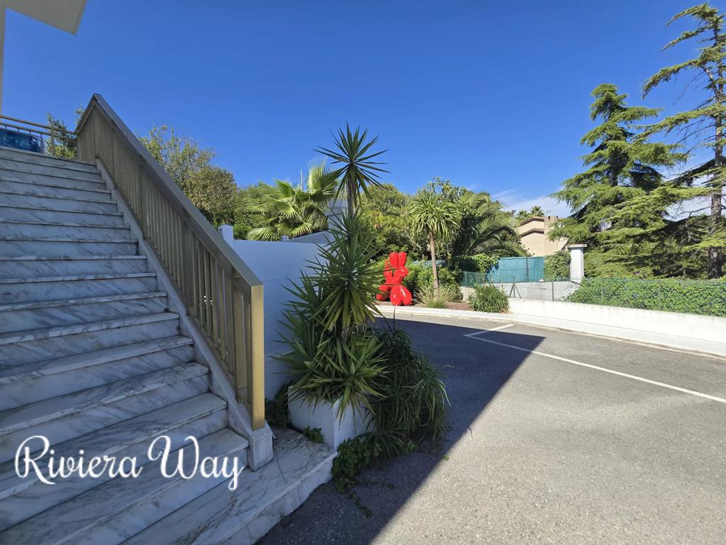 4 room apartment in Antibes, photo #3, listing #104455890