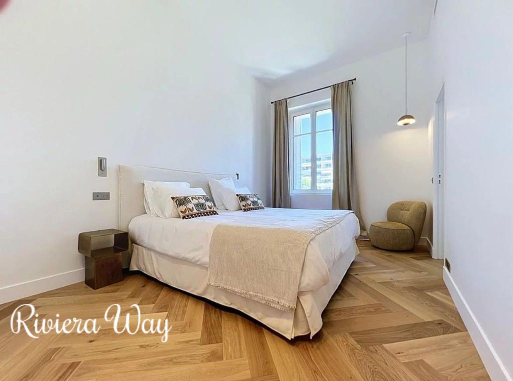 4 room apartment in Cannes, photo #8, listing #106678656