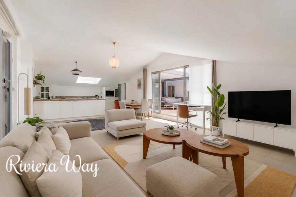 Apartment in Sainte-Maxime, photo #4, listing #106534302