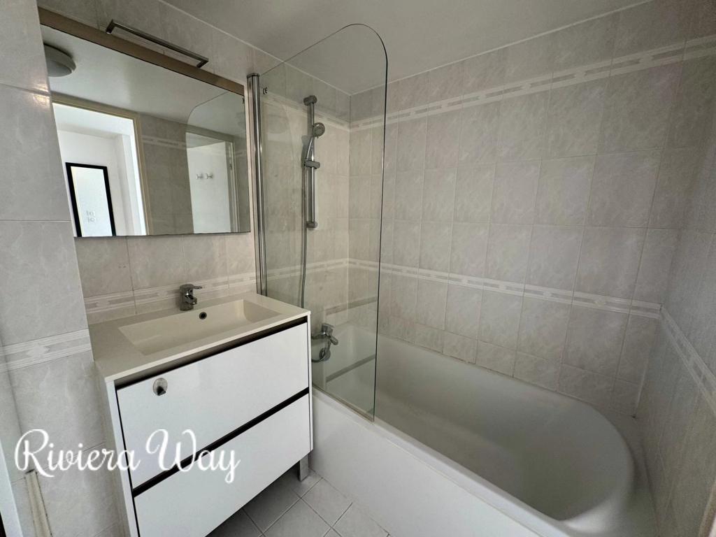 2 room apartment in Antibes, photo #7, listing #104082594