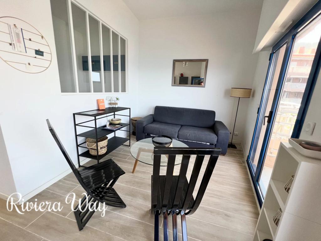 2 room apartment in Saint-Raphaël, photo #6, listing #93090984