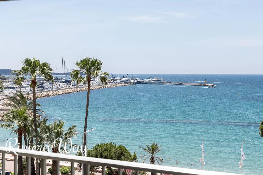 3 room apartment in Boulevard de la Croisette, photo #1, listing #93380364