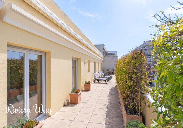 4 room apartment in Antibes, photo #6, listing #85736868