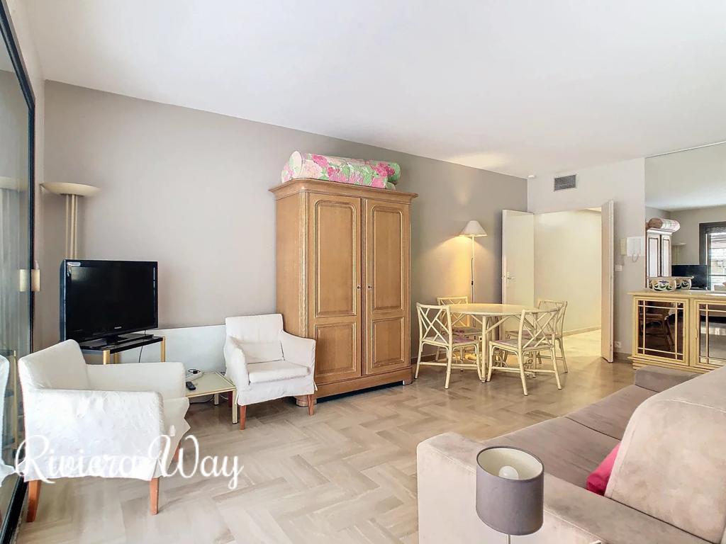 1 room apartment in Boulevard de la Croisette, photo #7, listing #101212566