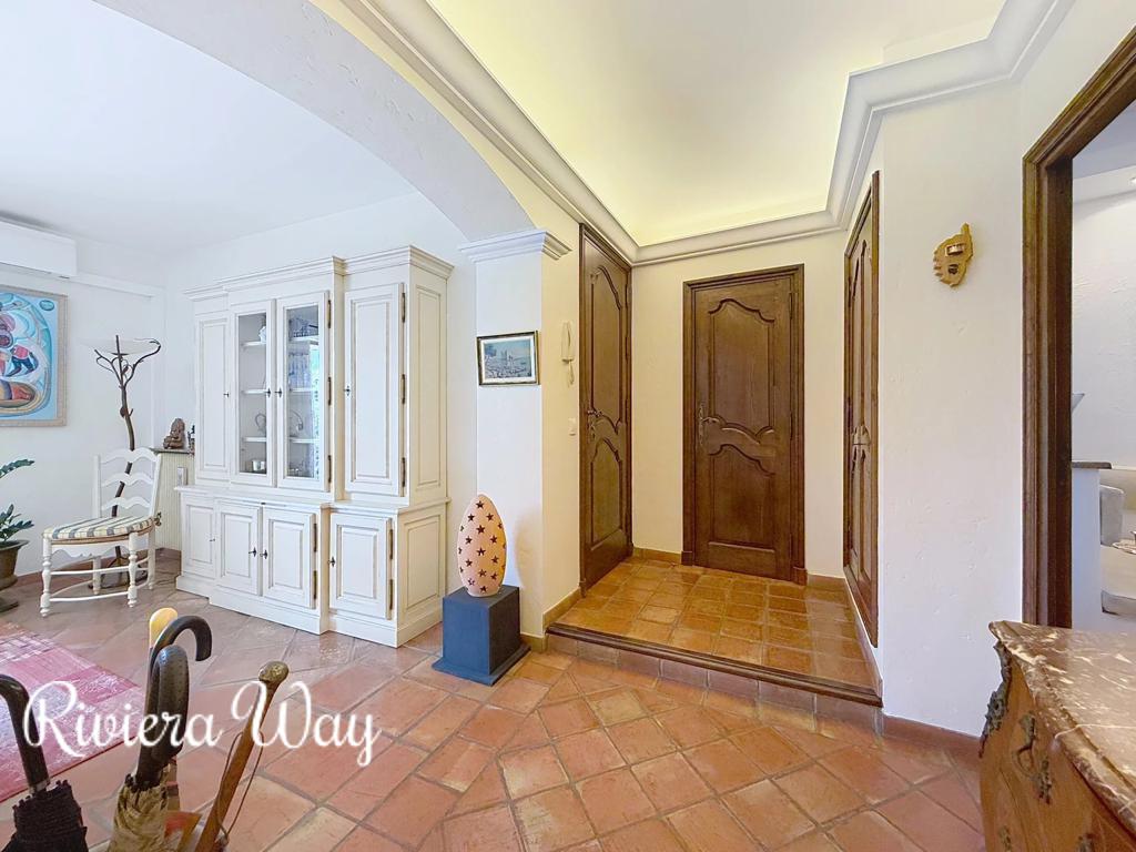5 room apartment in Cannes, photo #7, listing #103135242