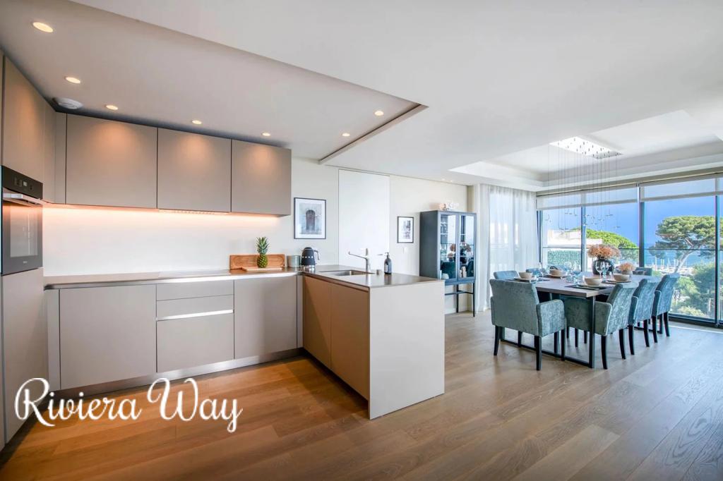 4 room apartment in Antibes, photo #7, listing #105511182