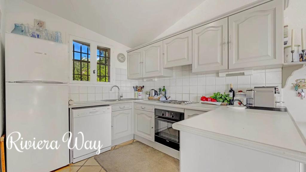 8 room villa in La Croix-Valmer, photo #8, listing #104300112