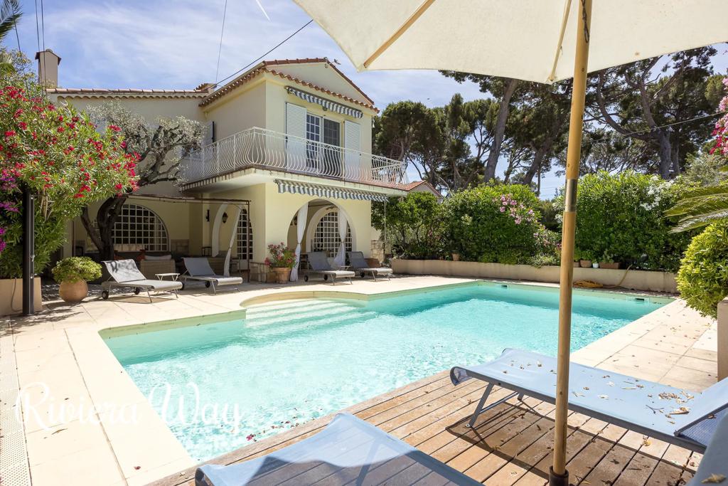 5 room villa in Antibes, photo #1, listing #106488732