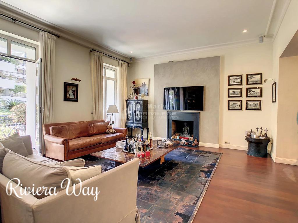 6 room apartment in Cannes, photo #3, listing #88386522