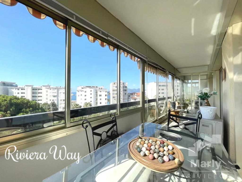 4 room apartment in Cannes, photo #4, listing #96131406