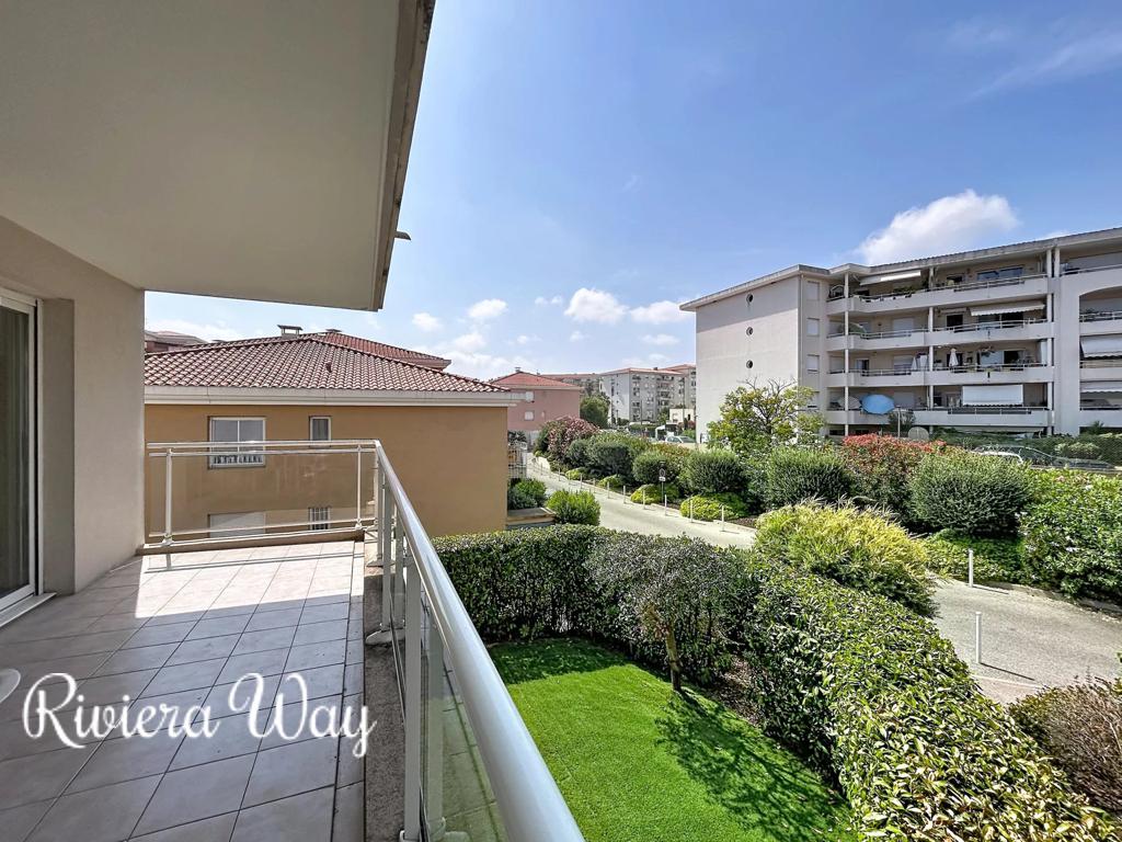 2 room apartment in Juan-les-Pins, photo #3, listing #106127574