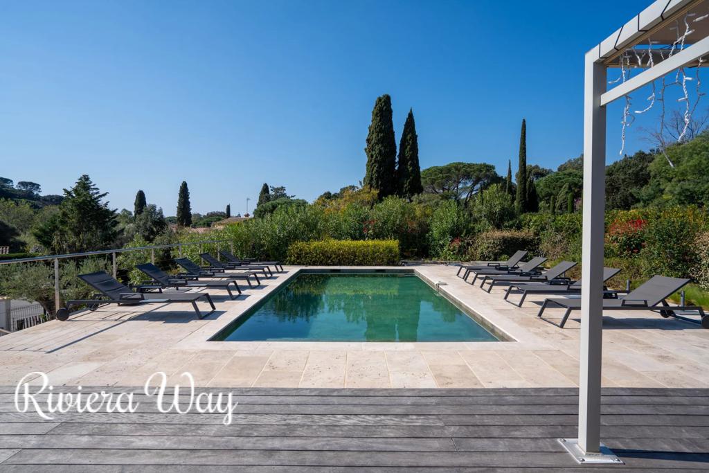 7 room villa in La Croix-Valmer, photo #4, listing #105951678