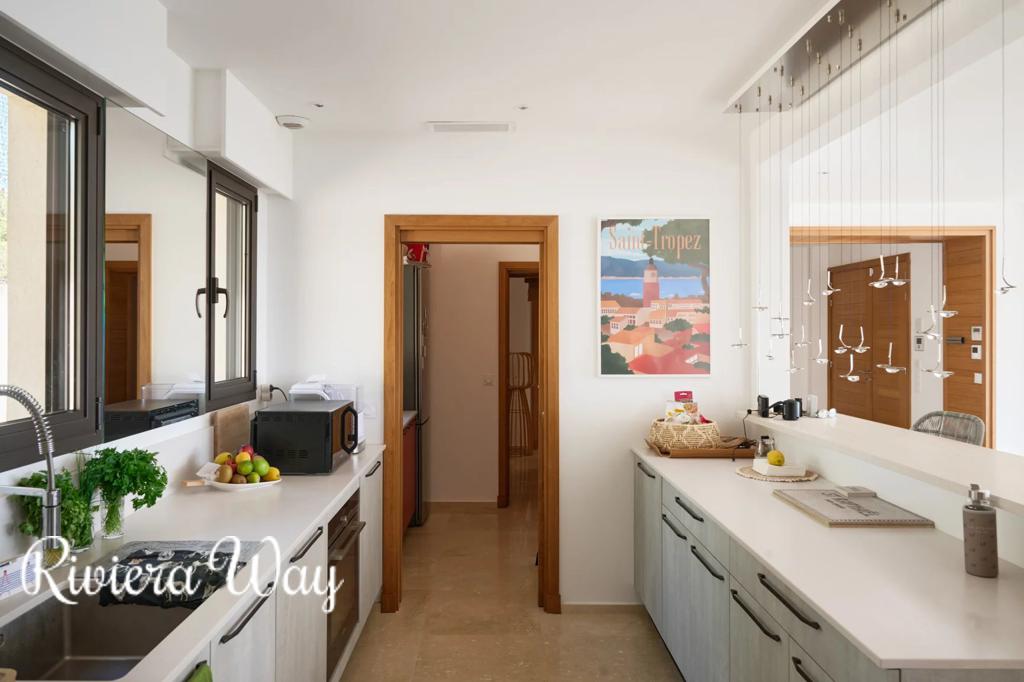 6 room villa in Grimaud, photo #9, listing #106650348