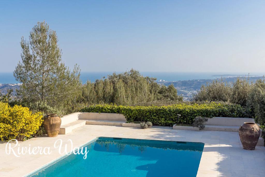 8 room villa in Saint-Paul-de-Vence, photo #2, listing #106130304