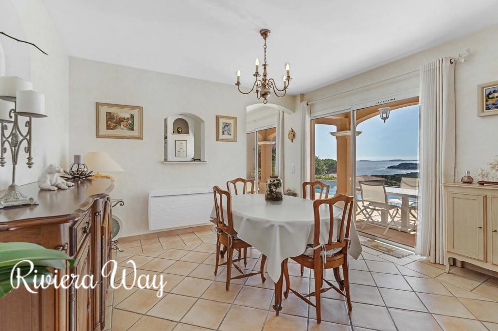 Villa in La Croix-Valmer, photo #6, listing #106343118