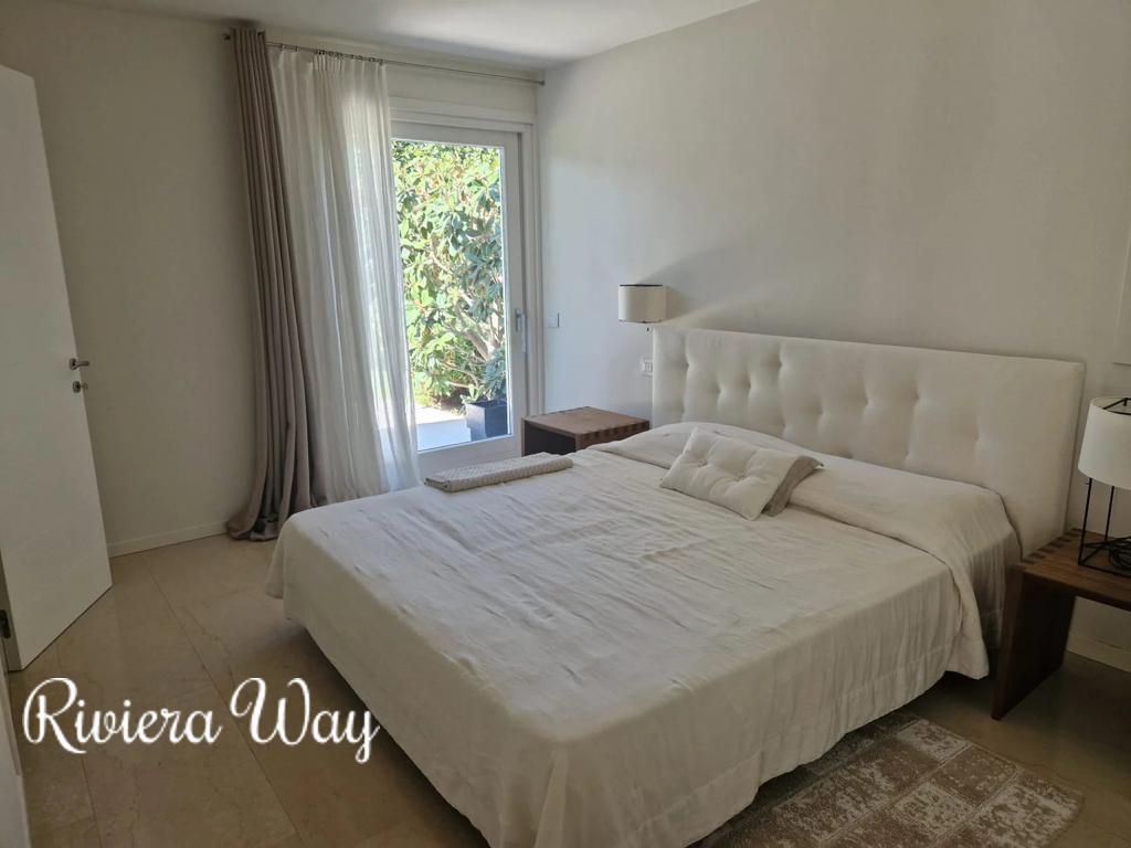 8 room villa in Saint-Tropez, photo #10, listing #106155798