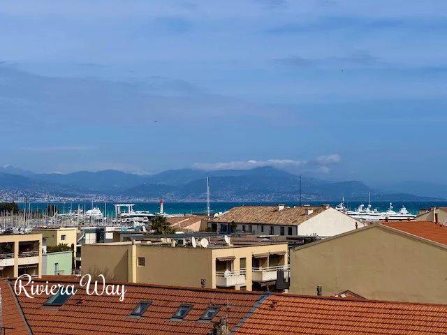 6 room apartment in Antibes, photo #1, listing #102863544