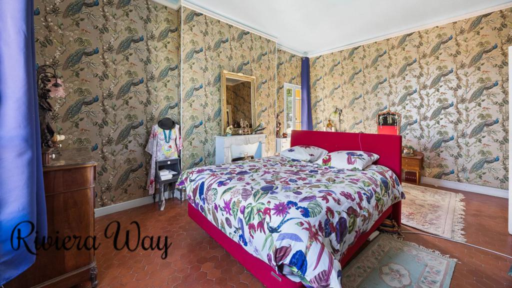 8 room villa in Grasse, photo #6, listing #106185114