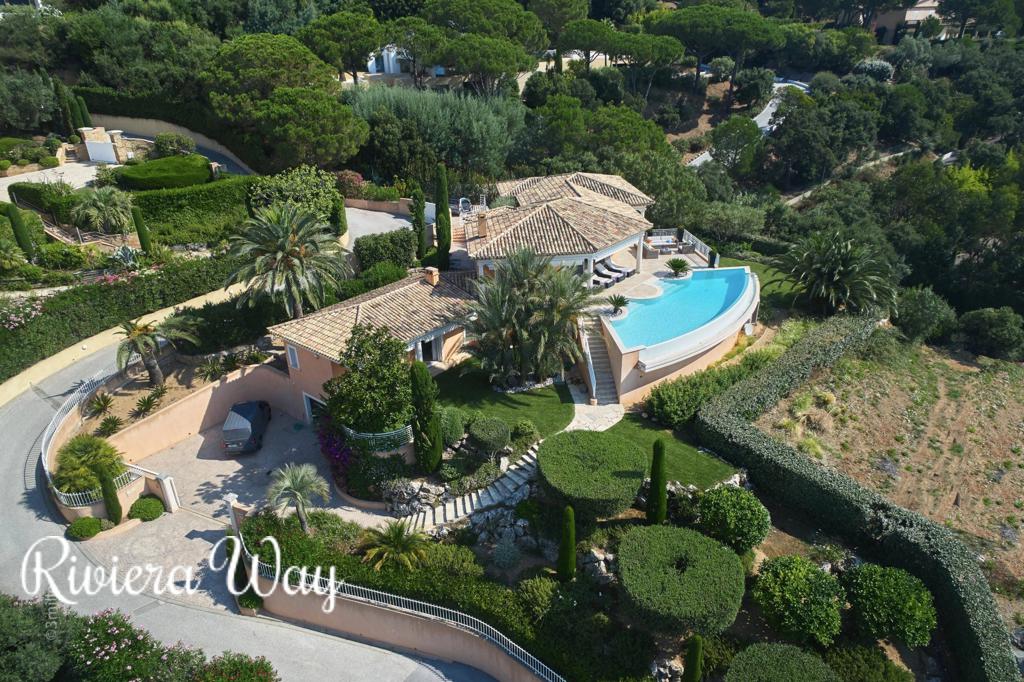 8 room villa in Grimaud, photo #4, listing #107128056