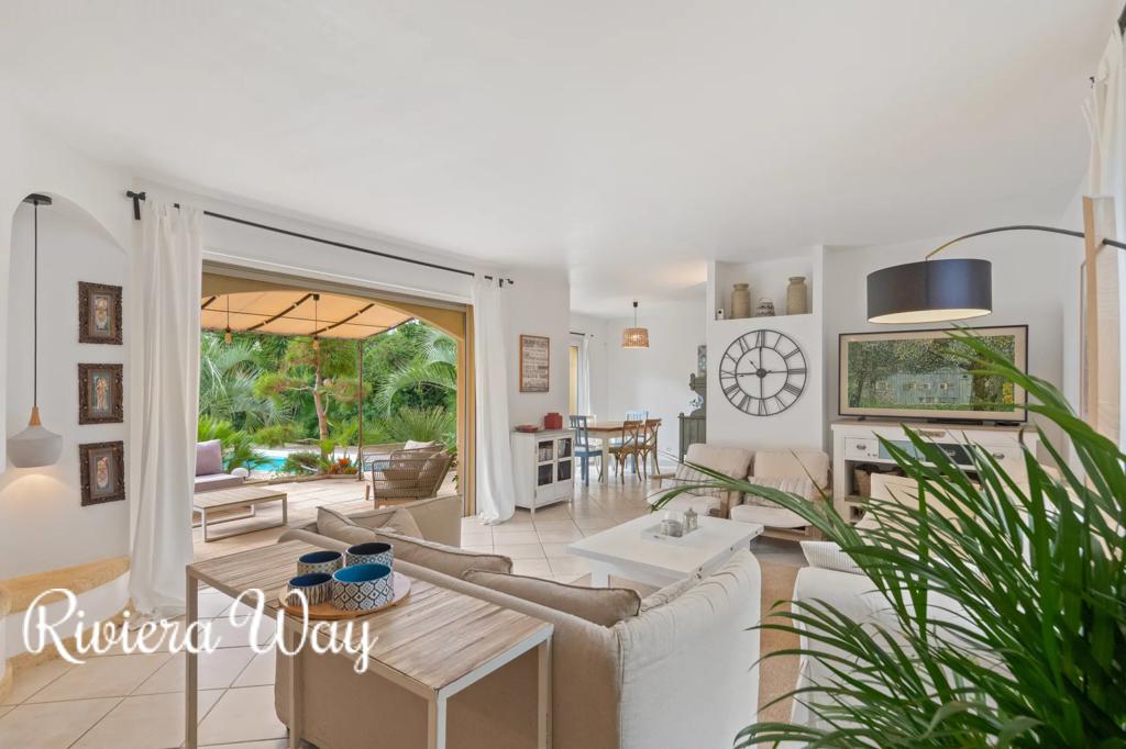8 room villa in La Londe-les-Maures, photo #5, listing #105707994