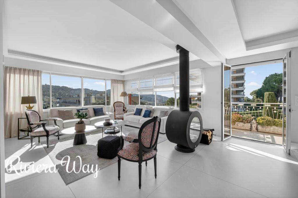 5 room apartment in Le Cannet, photo #3, listing #106174404