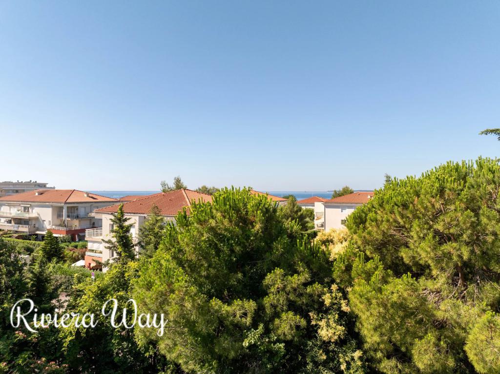 Apartment in Juan-les-Pins, photo #4, listing #100738260