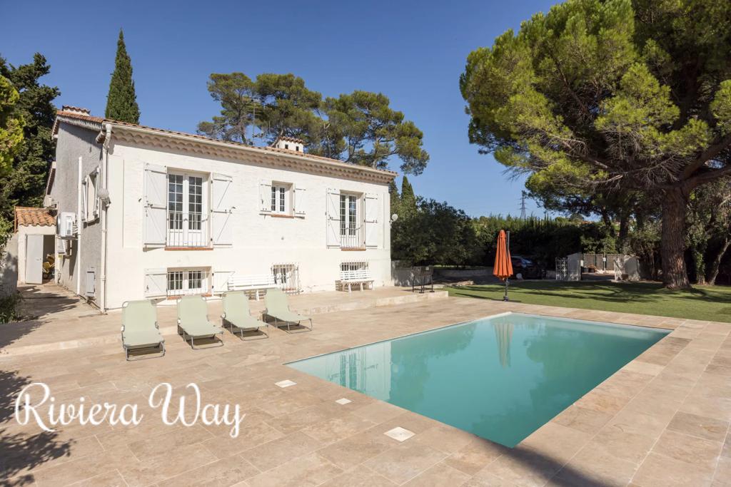 6 room villa in Mougins, photo #2, listing #107133054