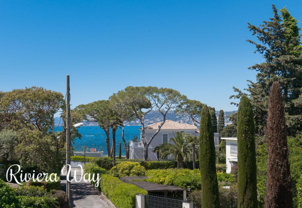 8 room villa in Cap d'Antibes, photo #2, listing #78860208