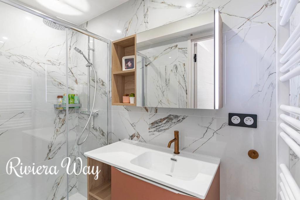 4 room apartment in Antibes, photo #7, listing #105001764