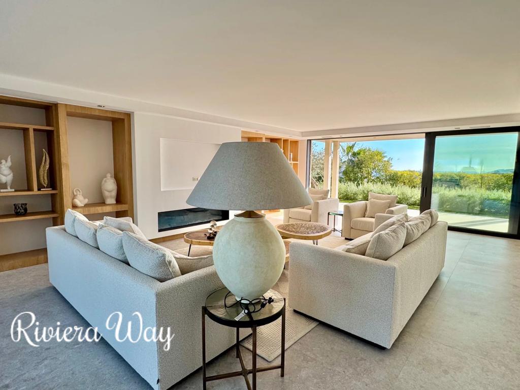 5 room villa in Sainte-Maxime, photo #8, listing #104479830