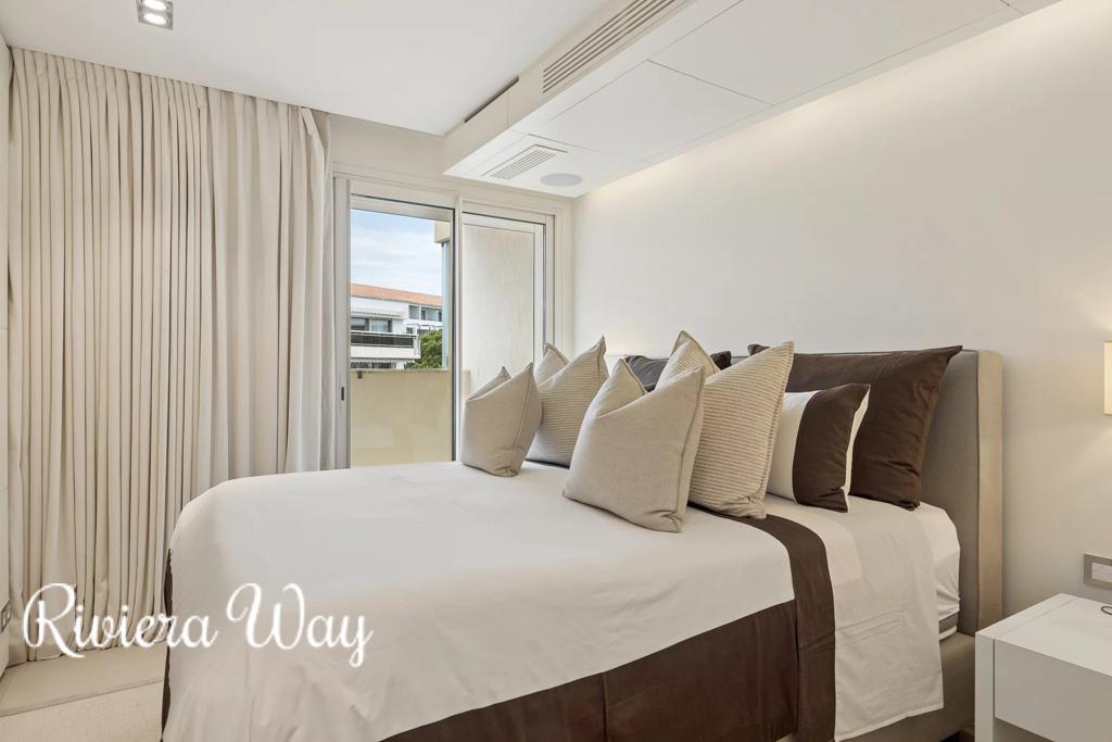6 room apartment in Cannes, photo #7, listing #106247904
