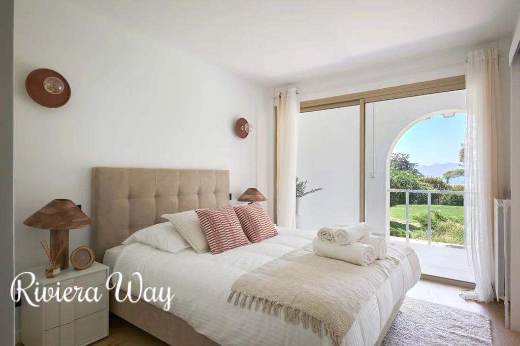 2 room apartment in Cannes, photo #7, listing #106636572