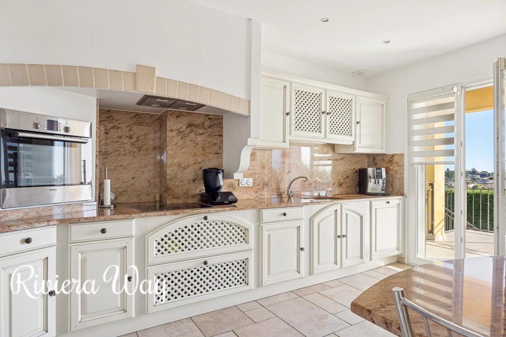 Villa in St-Laurent-du-Var, photo #9, listing #104619774