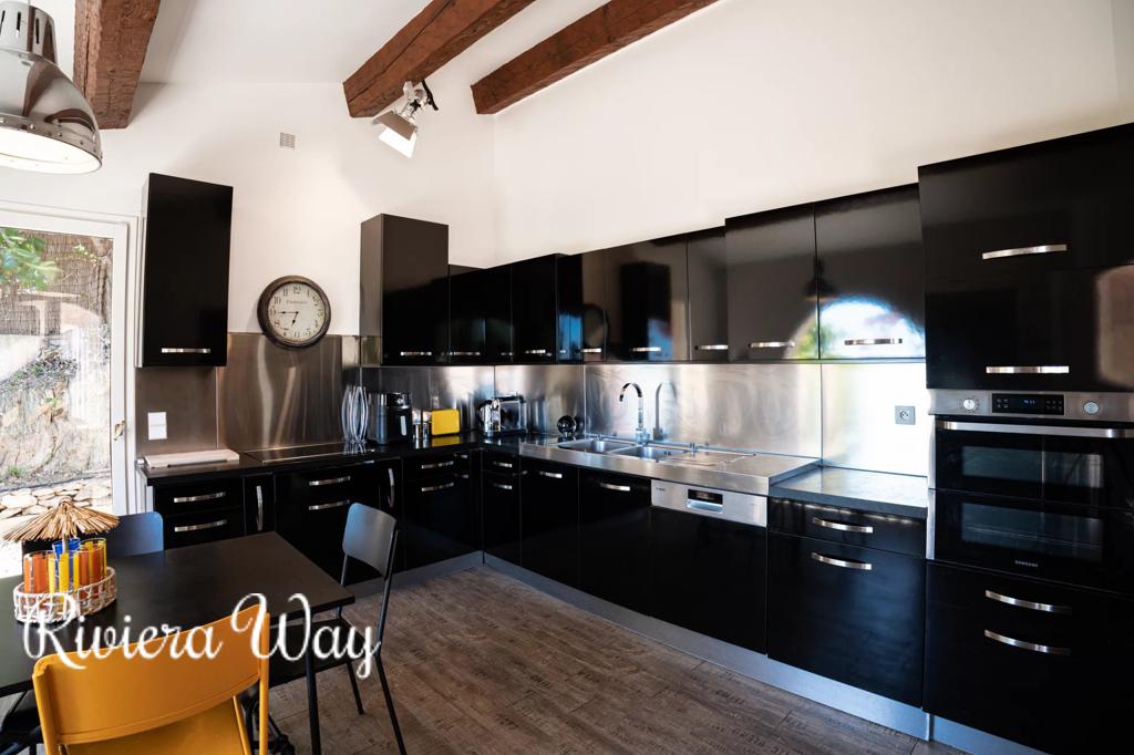 5 room villa in Bormes-les-Mimosas, photo #9, listing #106444044