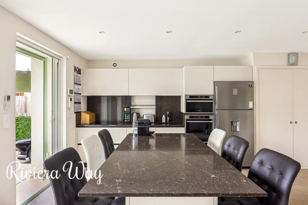 4 room villa in Antibes, photo #3, listing #104479704