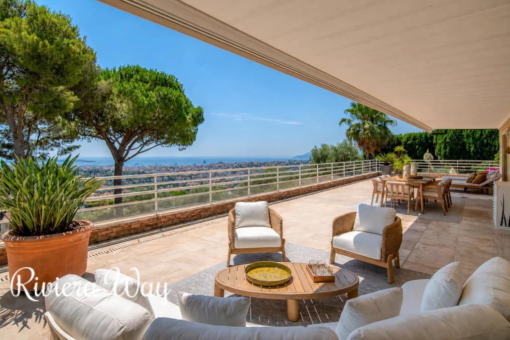 5 room apartment in Cannes, photo #1, listing #106650264