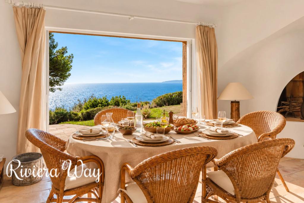 8 room villa in Rayol-Canadel-sur-Mer, photo #10, listing #107202984