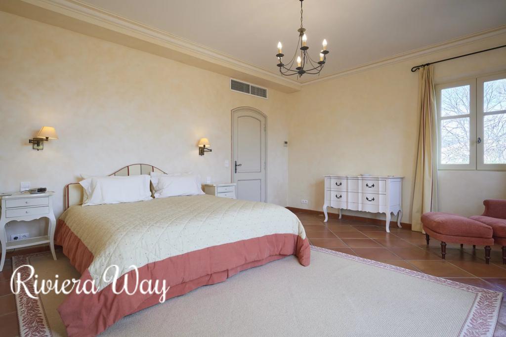 8 room villa in Fayence, photo #1, listing #93933336