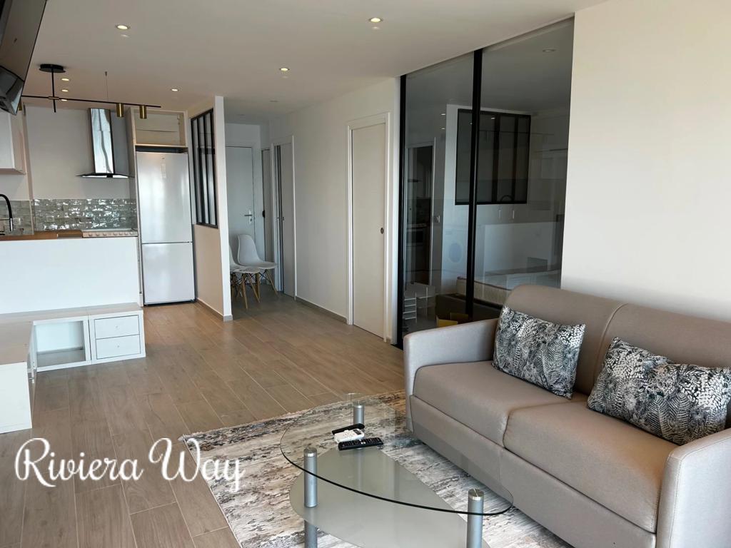 2 room apartment in Cannes, photo #2, listing #104479536