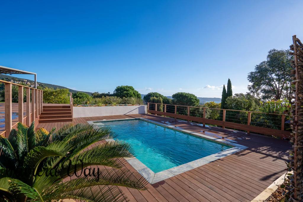 9 room villa in Cavalaire-sur-Mer, photo #4, listing #104652450
