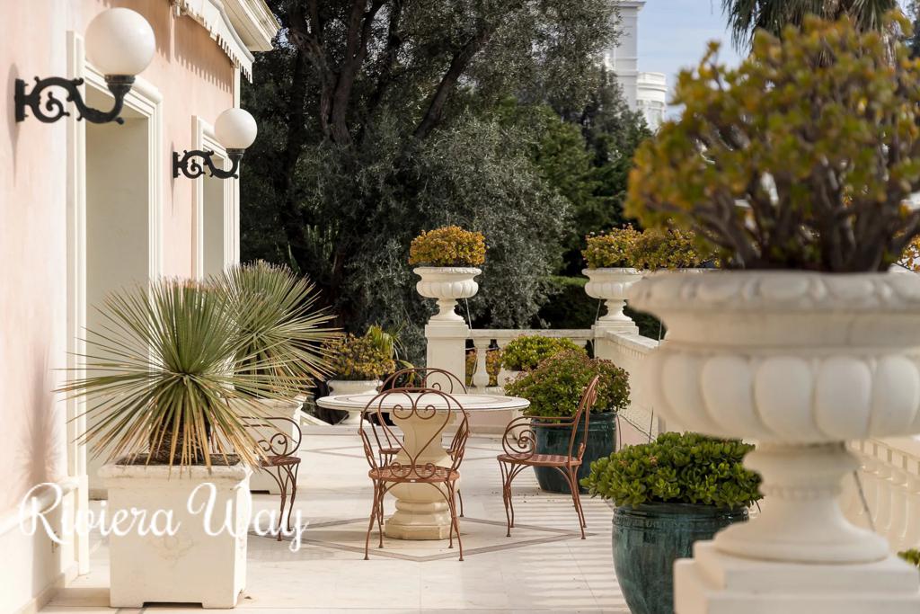 6 room villa in Cap d'Antibes, photo #2, listing #99396444