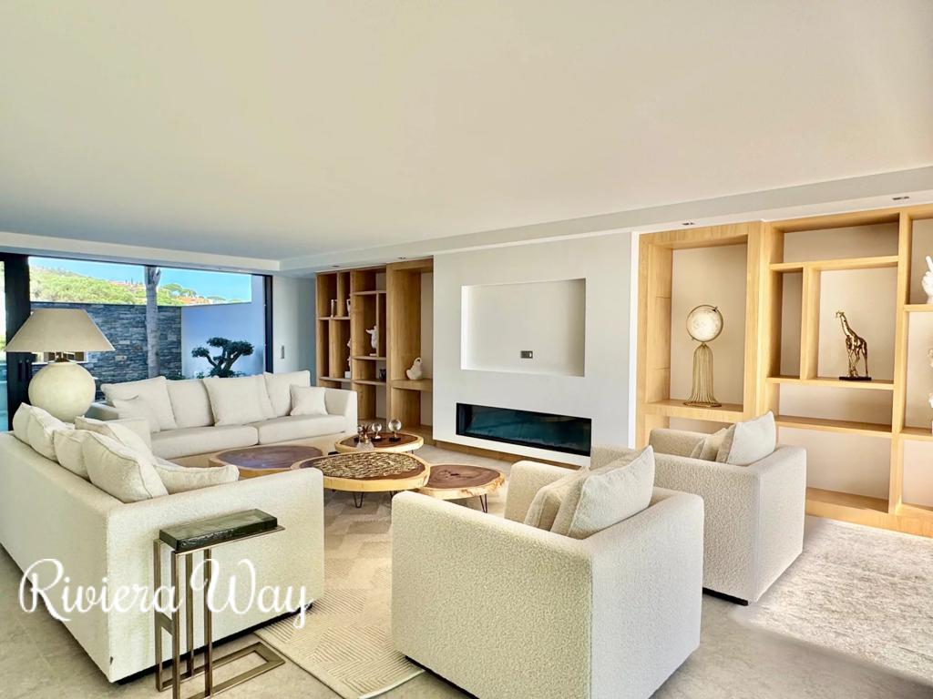 5 room villa in Sainte-Maxime, photo #9, listing #104479830
