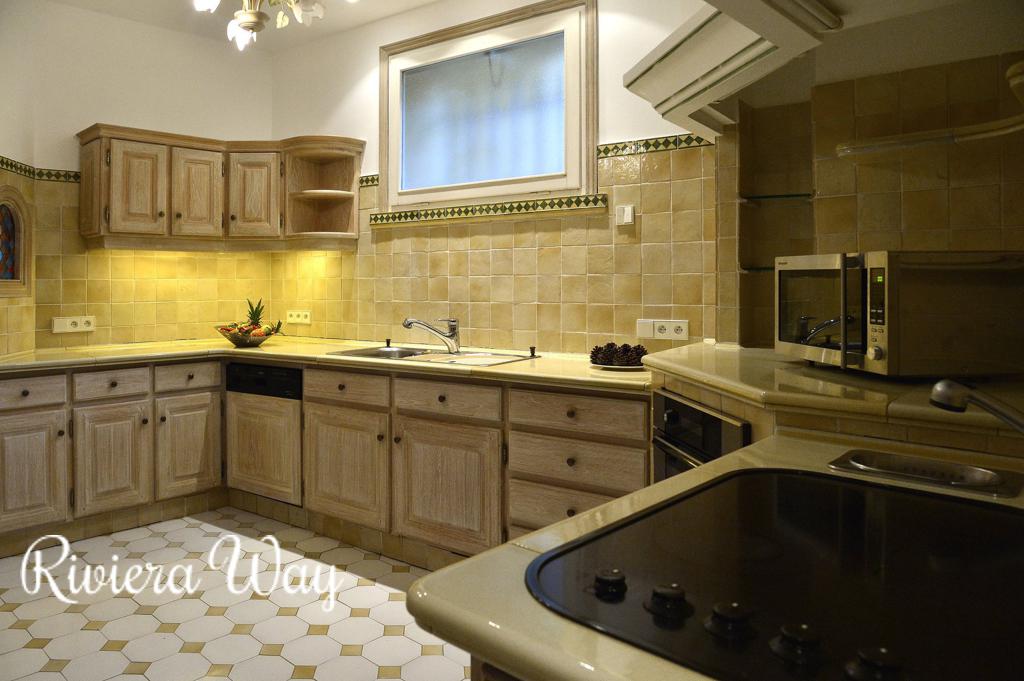 7 room villa in Antibes, photo #8, listing #78854958